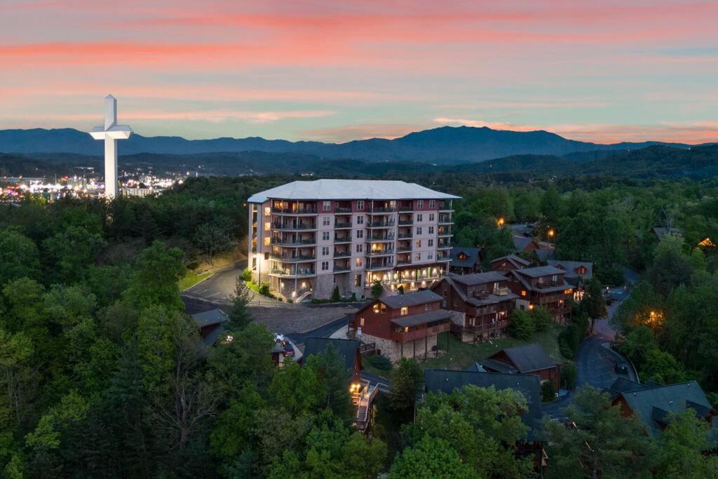 Cozy Cabin In The Smokies!!! Fully Furnished And Complete With Community Indoor And Outdoor Pools And Spas, Game And Fitness Rooms As Well As A Private Hot Tub Pigeon Forge Exteriér fotografie