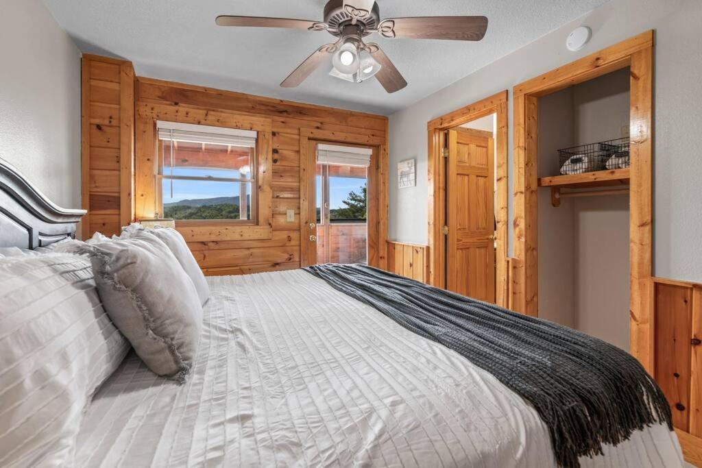 Cozy Cabin In The Smokies!!! Fully Furnished And Complete With Community Indoor And Outdoor Pools And Spas, Game And Fitness Rooms As Well As A Private Hot Tub Pigeon Forge Exteriér fotografie