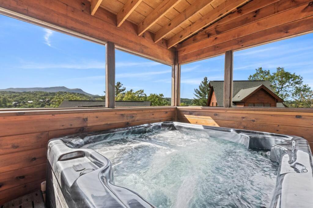 Cozy Cabin In The Smokies!!! Fully Furnished And Complete With Community Indoor And Outdoor Pools And Spas, Game And Fitness Rooms As Well As A Private Hot Tub Pigeon Forge Exteriér fotografie