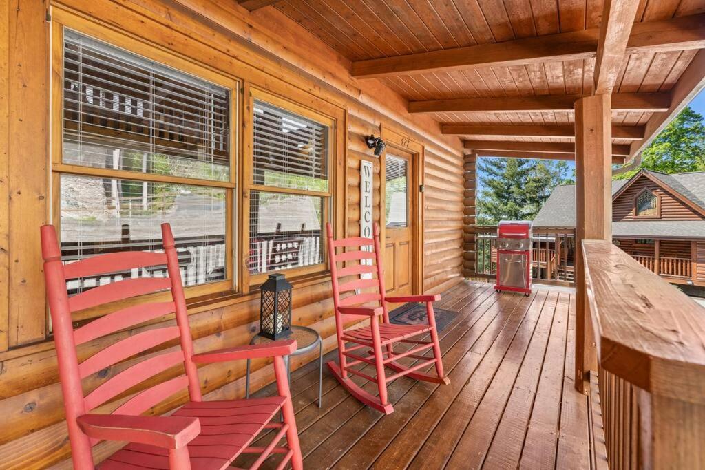 Cozy Cabin In The Smokies!!! Fully Furnished And Complete With Community Indoor And Outdoor Pools And Spas, Game And Fitness Rooms As Well As A Private Hot Tub Pigeon Forge Exteriér fotografie