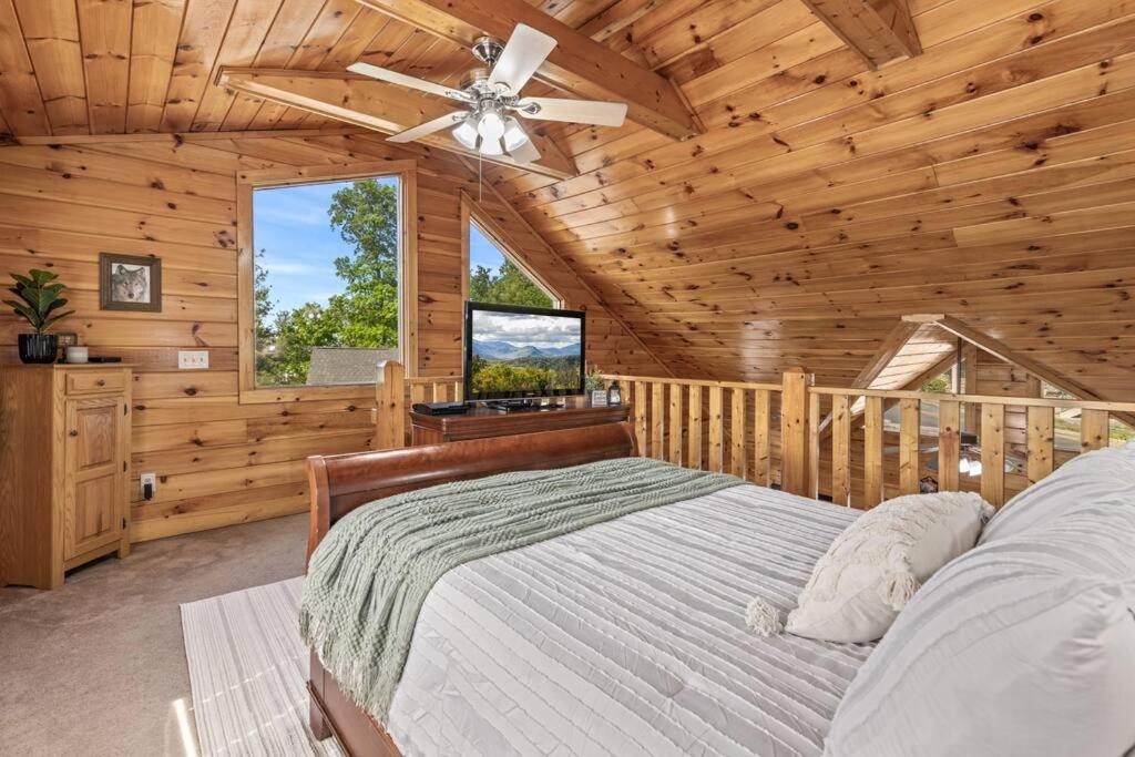 Cozy Cabin In The Smokies!!! Fully Furnished And Complete With Community Indoor And Outdoor Pools And Spas, Game And Fitness Rooms As Well As A Private Hot Tub Pigeon Forge Exteriér fotografie