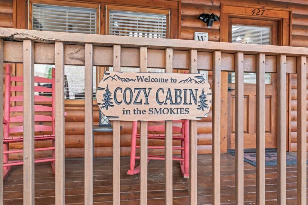 Cozy Cabin In The Smokies!!! Fully Furnished And Complete With Community Indoor And Outdoor Pools And Spas, Game And Fitness Rooms As Well As A Private Hot Tub Pigeon Forge Exteriér fotografie