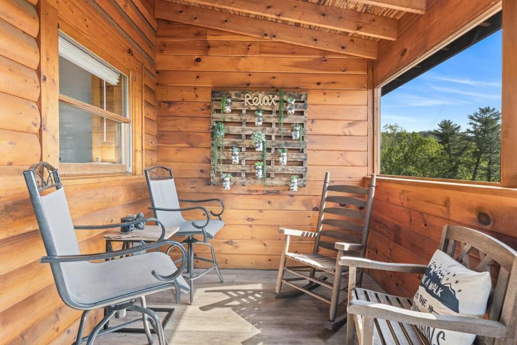 Cozy Cabin In The Smokies!!! Fully Furnished And Complete With Community Indoor And Outdoor Pools And Spas, Game And Fitness Rooms As Well As A Private Hot Tub Pigeon Forge Exteriér fotografie